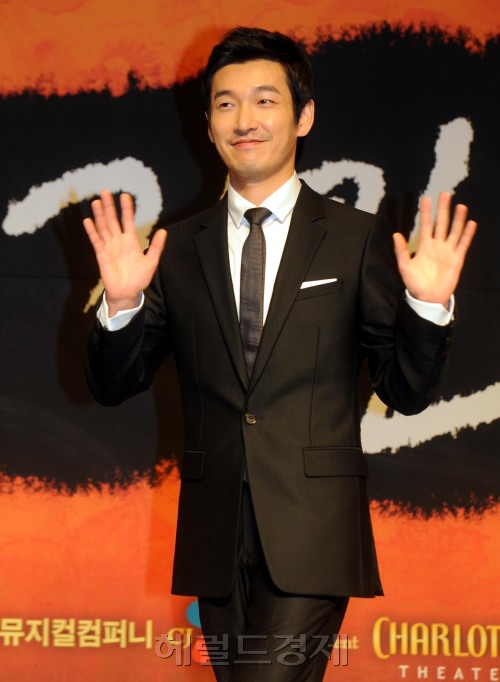 조승우 영화배우, 뮤지컬배우/1조승우 영화배우, 뮤지컬배우/025(HB)조승우 / 토토사이트 행오버, 뮤지컬어워즈 남ㆍ여우주연상 수상