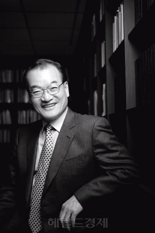 윤영달 크라운-해태제과 회장/[제20회 몽블랑 문화예술 후원자상 수상자 발표]크라운-해태제과 윤영달 회장 사진_20110608 / 윤영달 크라운-해태제과 회장, ‘2011년 제20회 몽블랑 문화예술 후원자상’ 수상