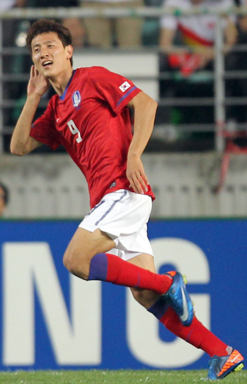 지동원 축구선수/지동원 연합 / *축구/대표팀 공격+골키퍼 합격점, 수비는 불안=지동원 ’박지성 후계자로 우뚝’, 정성용도 철벽방어, 기성용은 공수완벽조율,
