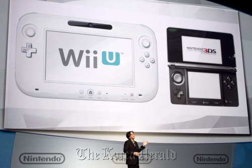 Satoru Iwata, president of Nintendo Co., introduces the Wii U video-game handheld console during a presentation at the Electronic Entertainment Expo in Los Angeles on Tuesday.  Bloomberg