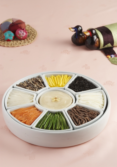 Gujeolpan platter of nine delicacies arranged in an octagonal lacquered tray, Joseon royal cuisine