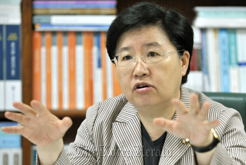 김혜성 국회의원(미래연대 비례대표).양동출dcyang@heraldm.com/110609/
Kim Hye-Seong, a lawmaker of the Future Hope Alliance, speaks about multicultural Korea. Yang Dong-chul/The Korea Herald