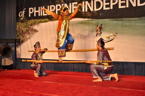 Filipino performers who entertained guests during the Philippines National Day reception on June 8 will continue to liven up the Millennium Seoul Hilton hotel’s Orangerie Buffet Restaurant until June 15. (Yoav Cerralbo/The Korea Herald)