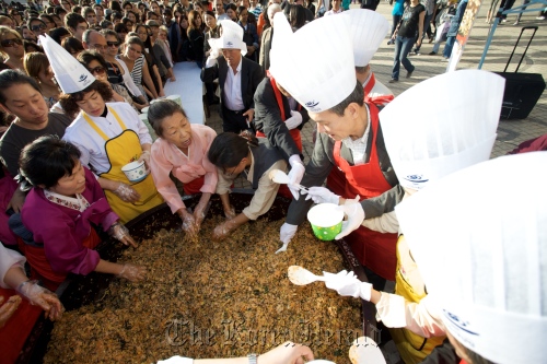 A bibimbap event in Paris in October 2010.  KCC