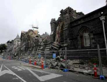 This files photo shows a building in Christchurch, New Zealand, destroyed after an earthquake struck Tuesday, Feb. 22, 2011. AP-Yonhap News
