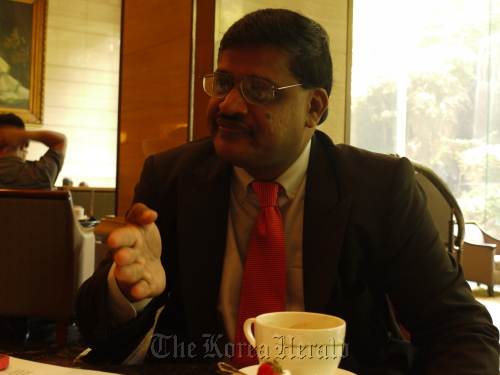 Economist  Rajiv Biswas.   The Korea Herald
Economist  Rajiv Biswas.   The Korea Herald