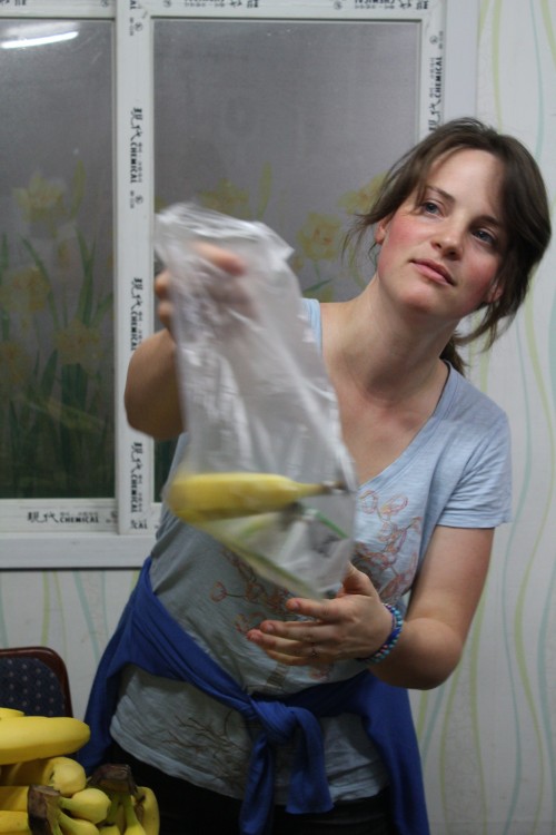 PLUR volunteers at Seoul Station
A PLUR volunteer packs bags of food for homeless people sleeping outside around Seoul Station.  Kirsty Taylor