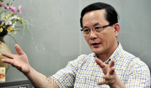 김흥광 NK 지식인 연대 대표 <br />김명섭 기자 msiron@
Kim Hung-kwang, president of North Korea Intellectuals Solidarity, speaks at his office in Seoul. Kim Myung-sub/The Korea Herald