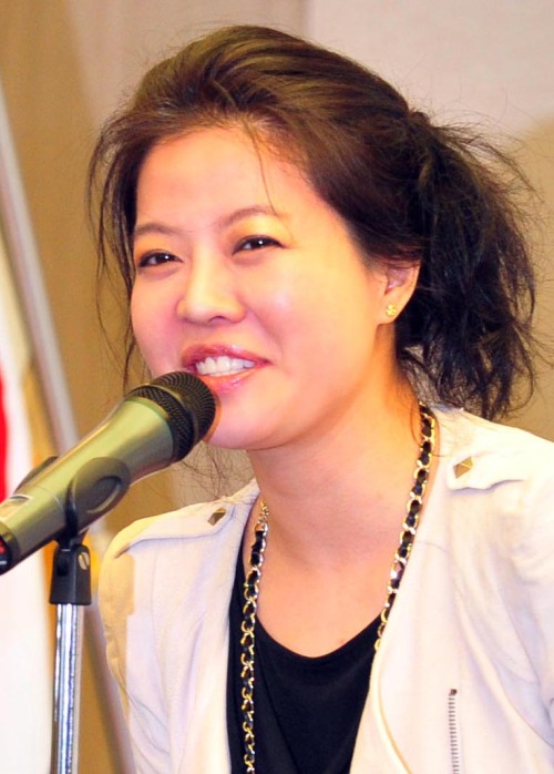 3.8세계여성의날 기념 제27회 한국여성대회가 7일 서울 프레스센터에서 열려 배우 권해효와 김여진이 사회를 보고 있다.<br />김명섭 기자 msiron@