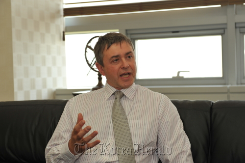 Christopher Wild, director of International Agency for Research on Cancer, speaks at the National Cancer Center in Ilsan, Gyeonggi Province, Wednesday.    The National Cancer Center
