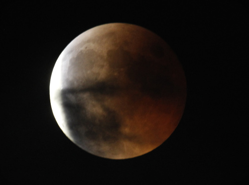 The partially covered moon is seen at the end of the lunar eclipse in the sky over the capital Sofia, Bulgaria, Wednesday, June 15, 2011. (AP-Yonhap News)
