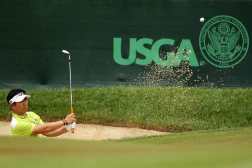 <YONHAP PHOTO-0095> BETHESDA, MD - JUNE 16: Y.E. Yang of South Korea plays a bunker shot on the 17th hole during the first round of the 111th U.S. Open at Congressional Country Club on June 16, 2011 in Bethesda, Maryland. Ross Kinnaird/Getty Images/AFP== FOR NEWSPAPERS, INTERNET, TELCOS & TELEVISION USE ONLY == /2011-06-17 00:24:41/ <저작권자 ⓒ 1980-2011 ㈜연합뉴스. 무단 전재 재배포 금지.>
Yang Yong-eun of South Korea plays a bunker shot on the 17th hole during the first round of the U.S. Open at Congressional Country Club in Bethesda, Maryland on Thursday. AFP-Yonhap News