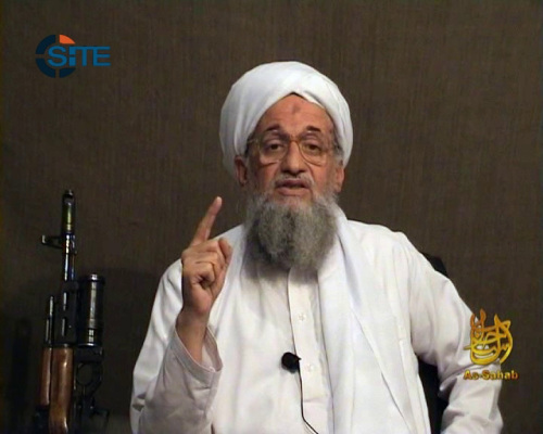 <YONHAP PHOTO-1929> (FILES) This image provided by SITE Intelligence Group shows Ayman al-Zawahiri as he gives a eulogy for fellow al-Qaeda leader Osama bin Laden in a video released on jihadist forums on June 8, 2011. Zawihiri has been named Al-Qaeda chief following the death of Osama bin Laden, the group annouinced in a statement on June 16, 2011. AFP PHOTO/SITE INTELLIGENCE GROUP/HANDOUT/MANDATORY CREDIT TO SITE Intelligence Group == RESTRICTED TO EDITORIAL USE - NOT FOR SALE FOR MARKETING OR ADVERTISING CAMPAIGN == /2011-06-16 16:07:13/ <저작권자 ⓒ 1980-2011 ㈜연합뉴스. 무단 전재 재배포 금지.>
Ayman al-Zawahiri