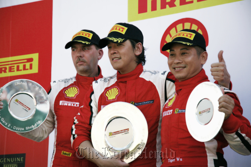 Korean actor and racing driver Ryu Si-won (center) poses after winning the Ferrari Challenge Race in Zhuhai, China, Sunday.   Team 106