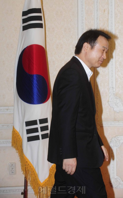 대통령실장으로 내정된 임태희 고용노동부 장관이 16일 과천정부청사 대회의실에서 고용노동부관계자들이 참석한 가운데 이임식 겸 직원간담회를 가지고 있다. 박해묵 기자 mook@heraldm.com