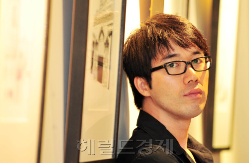 '영화는 영화다' 장훈 감독<br />김명섭기자 msiron@
'영화는 영화다' 장훈 감독
김명섭기자 msiron@
