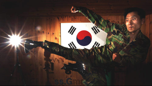 <YONHAP PHOTO-1863> 현역군인 최연소 태권도 8단 최점현 중령 (대전=연합뉴스) 양영석 기자 = 현역 군인 중 최연소 태권도 8단 유단자가 된 육군 교육사령부에 복무 중인 최점현 중령이 군복을 입고 태권도 시범을 선보이고 있다.2011.6.20 youngs@yna.co.kr/2011-06-20 17:11:33/ <저작권자 ⓒ 1980-2011 ㈜연합뉴스. 무단 전재 재배포 금지.>
Choi Jeom-hyeon