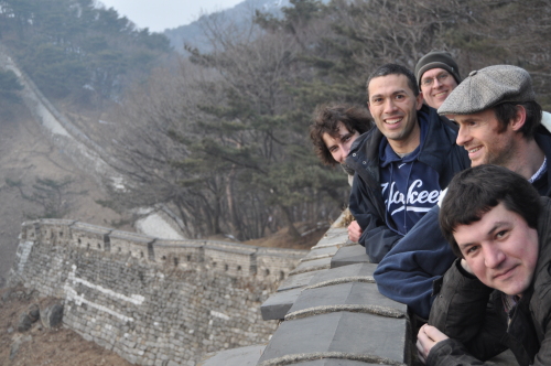 CouchSurfers enjoy a recent meetup at Namhansanseong, Gyeonggi Province.    Tim Samograd