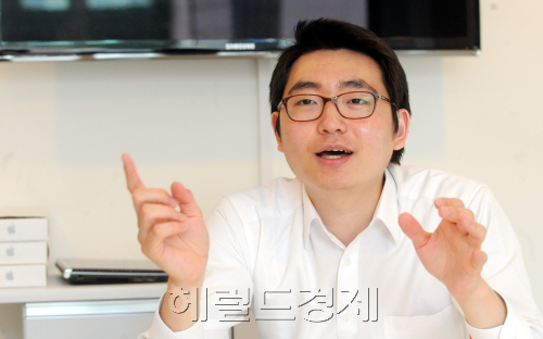 휴면타큐용 위자드웍스 표철민 대표 인터뷰./ 안훈기자 rosedale@ 2011.06.02
휴면타큐용 위자드웍스 표철민 대표 인터뷰./ 안훈기자 rosedale@ 2011.06.02
휴면타큐용 위자드웍스 표철민 대표 인터뷰./ 안훈기자 rosedale@ 2011.06.02
휴면타큐용 위자드웍스 표철민 대표 인터뷰./ 안훈기자 rosedale@ 2011.06.02