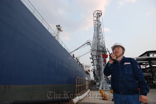 An SK Energy employee at the company’s petrochemical complex in Ulsan on Friday.   SK Group