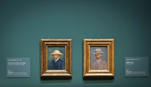 <YONHAP PHOTO-0292> Paintings of dutch painter Vincent van Gogh are hung in the Van Gogh Museum in Amsterdam The Netherlands June 21th 2011. The museum discovered a painting of Theo van Gogh, the brother of Vincent van Gogh. After new research the museum thinks that a selfportrait of Van Gogh from 1887 (L) is a portrait of his brother. The new exhibition Van Gogh in Antwerpen and Paris in the Van Gogh museum opens for the public on June 22. AFP PHOTO / ANP / ILVY NJIOKIKTJIEN ***netherlands out - belgium out*** /2011-06-22 01:53:34/ <저작권자 ⓒ 1980-2011 ㈜연합뉴스. 무단 전재 재배포 금지.>
Paintings of dutch painter Vincent van Gogh are hung in the Van Gogh Museum in Amsterdam, The Netherlands, on Tuesday. AFP-Yonhap News