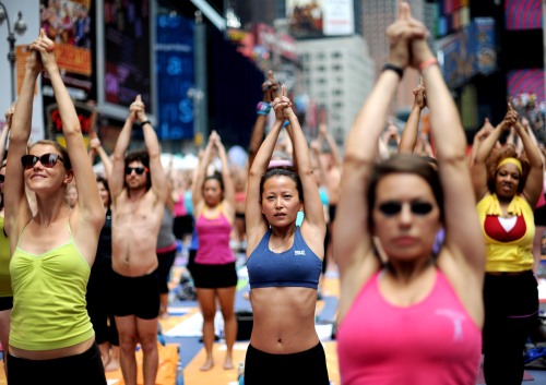 Yoga enthusiasts practice yoga during the "Solstice in Times Square" event at Times Square in New York, the United States, June 21, 2011. (Xinhua-Yonhap News)