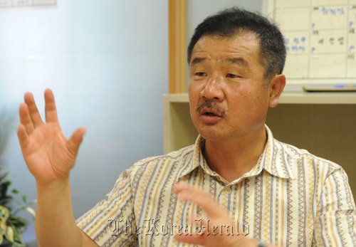 장태한 교수 인터뷰.<br />이상섭 기자 babtong@heraldm.com 2011.06.21
Chang Tae-han, professor and director of Young Oak Kim Center for Korean-American Studies at University of California, Riverside, California     Lee Sang-sub/The Korea Herald