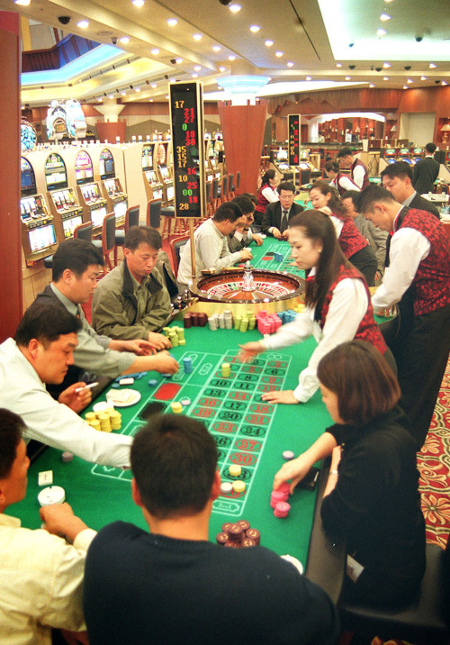 Casino gamblers sit around a gaming table. The government is seeking to allow more casinos to admit Korean nationals.
The Korea Herald