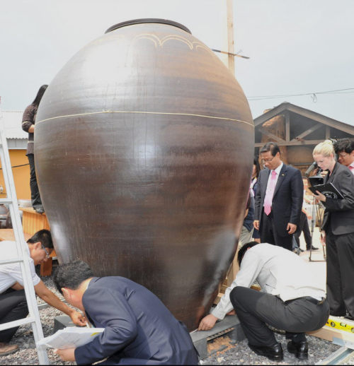 The Ulsan Oegosan onggi a giant Korean traditional earthenware pot recognized by Guinness World Records as the world's largest onggi at 223 centimeters tall