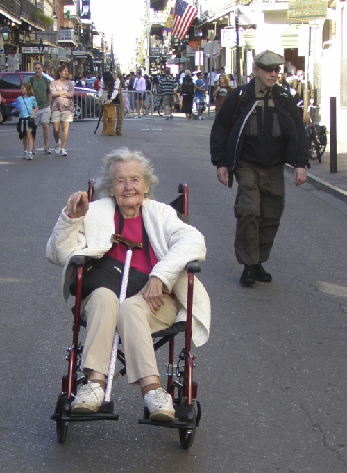 This undated photo provided by Jean Weber shows her mother, Lena Reppert. The gravely ill 95-year-old woman had to remove her wet diaper at an airport so that she could be patted down by security screeners and nearly missed her flight, her daughter said Monday. (AP-Yonhap News)
