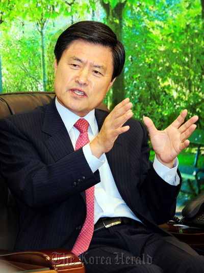 Busan Mayor Hur Nam-sik