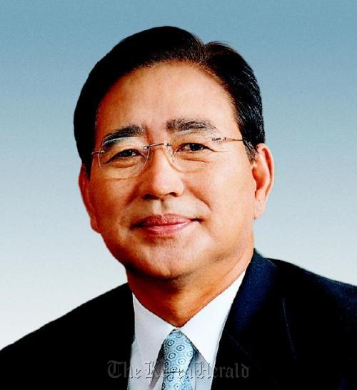 Han Dong-woo한동우 신한금융지주회사 회장/20110214000071_0 / ####  Shinhan Financial mulls M&A in securities, insurance sector