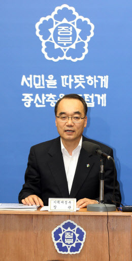 박재완 기획재정부 장관/Korea cuts growth forecast, raises inflation outlook