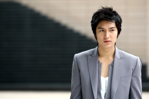이민호 탤런트, 영화배우/토토사이트 라이타 볼까, 정용화를 볼까-copy(o)1