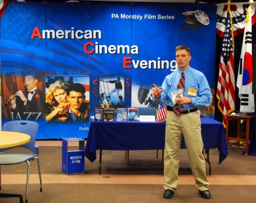 U.S. Embassy deputy facility management officer Mark Dowd discusses environmental issues after watching the movie “The Age of Stupid” during the America Cinema Evening’s monthly gathering in April.   (U.S. Embassy)