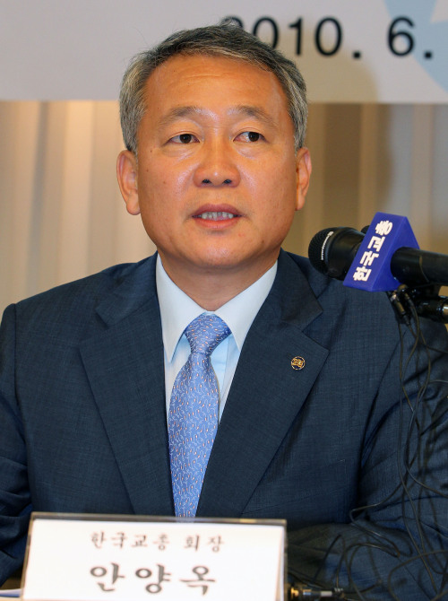 안양옥 서울교육대학교 (교수), 한국교원단체총연합회 (회장) / 웹용)안양옥 교총 회장 “교육 포퓰리즘 펼치는 정치인 내년 총-대선 때 낙선운동…교육감 직선제 폐지운동도 전개”