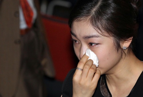 <YONHAP PHOTO-0252> 눈물 흘리는 김연아 (더반<남아공>=연합뉴스) 진성철 기자 = 김연아가 6일 오후(현지시간) 남아공 더반 국제컨벤션센터에서 열린 국제올림픽위원회(IOC) 총회에서 2018년 동계올림픽 평창 유치가 확정된 뒤 눈물을 흘리고 있다. 2011.7.7 leesh@yna.co.kr/2011-07-07 01:14:51/ <저작권자 ⓒ 1980-2011 ㈜연합뉴스. 무단 전재 재배포 금지.>
Kim Yu-na