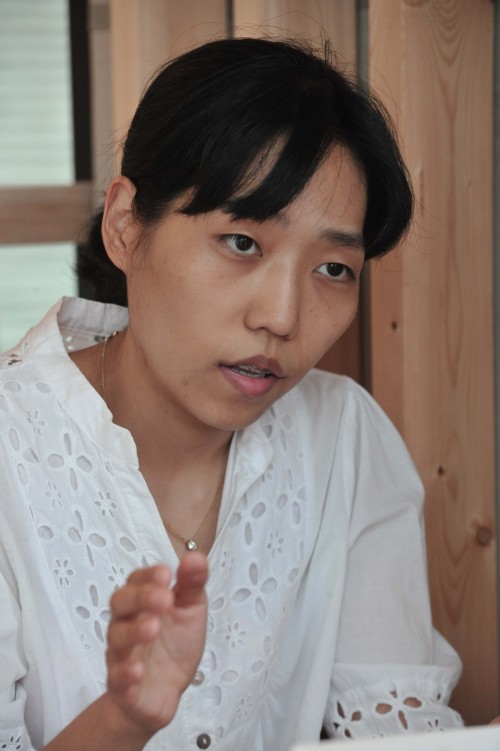 현직의사. 다큐 영화감독 송윤희.<br />정희조 기자/checho@heraldm.com 110708
현직의사. 다큐 영화감독 송윤희.
정희조 기자/checho@heraldm.com 110708