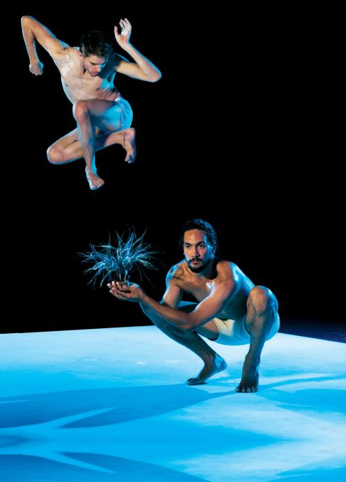 <YONHAP PHOTO-1276> to go with Entertainment-dance-theatre-Aborigine,Feature by Madeleine Coorey ====EDITORS NOTE====RESTRICTED TO EDITORIAL USE MANDATORY CREDIT "AFP PHOTO / HO / BANGARRA DANCE THEATRE" NO MARKETING NO ADVERTISING CAMPAIGNS - DISTRIBUTED AS A SERVICE TO CLIENTS NO ARCHIVES. This Bangarra Dance Theatre handout photo received on June 27, 2011 shows dancers Daniel Riley McKinley (top) and Waangenga Blanco (below) performing a routine from the new Bangarra production "Belong". Australia's acclaimed Aboriginal dance company Bangarra has won accolades around the world, but it says it suffers from its success in funding terms at home, while abroad it faces demand for "ooga booga". AFP PHOTO / HO / Bangarra Dance Theatre / Jason CAPOBIANCO /2011-07-12 12:26:11/ <저작권자 ⓒ 1980-2011 ㈜연합뉴스. 무단 전재 재배포 금지.>
Bangarra Dance Theatre dancers Daniel Riley McKinley (top) and Waangenga Blanco (below) perform a routine from the new Bangarra production “Belong.”  AFP-Yonhap News