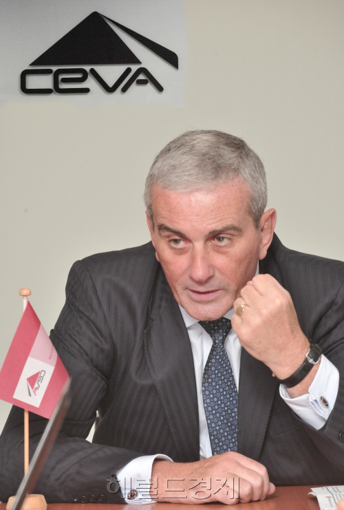 글로벌 물류업체 CEVA<br />존 파튤로 CEO.<br />정희조 기자/checho@heraldm.com 110707
글로벌 물류업체 CEVA
존 파튤로 CEO.
정희조 기자/checho@heraldm.com 110707
글로벌 물류업체 CEVA
존 파튤로 CEO.
정희조 기자/checho@heraldm.com 110707