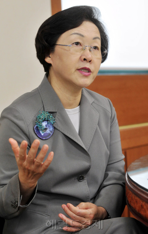 신연희 강남구청장<br />김명섭 기자 msiron@
신연희 강남구청장
김명섭 기자 msiron@