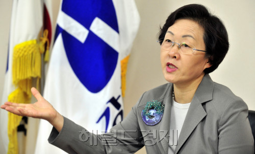 신연희 강남구청장<br />김명섭 기자 msiron@
신연희 강남구청장
김명섭 기자 msiron@