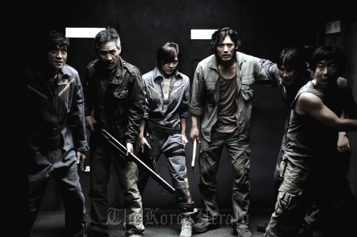From left: Actors Park Jeong-hak, Ahn Sung-ki, Ha Ji-won, Oh Ji-ho, Song Sae-byeok and Park Cheol-min star in “Sector 7,” an upcoming 3-D monster blockbuster.  CJ E&M