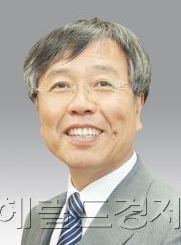유룡 한국과학기술원 화학과 (교수) / 중질유→휘발유 전환시 촉매기능 20배 향상된 신물질 개발