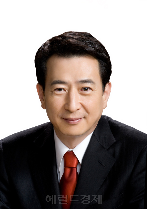 김호연 한나라당 (국회의원), 한나라당 충남도당 (위원장), 한나라당 (원내부대표) / (토생)김호연 김구재단 이사장, 미국에서 백범일지 교육안 공모작 시상