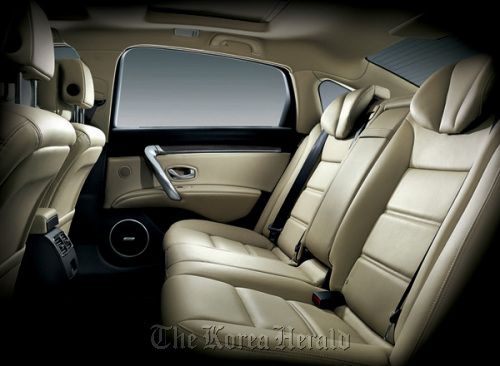 The interior of the New SM7                Renault Samsung