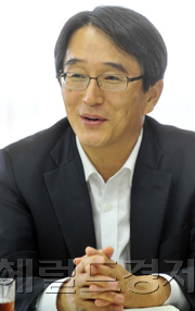 김태석 여성가족부 (차관) / 취임 두달…김태석 여성부 차관 “여성 출산후 경력단절 심각…유연근무제 등 지속 추진”