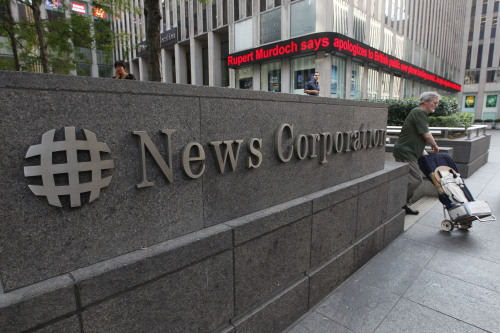 <YONHAP PHOTO-0451> News about Rupert Murdoch is displayed on the Fox News ticker at a building which houses the News Corp. headquarters, Friday, July 15, 2011, in New York. Murdoch accepted the resignation of The Wall Street Journal's publisher and the chief of his British operations on Friday as the once-defiant media mogul struggled to control an escalating phone hacking scandal with apologies to the public and the family of a murdered schoolgirl. The controversy claimed its first victim in the United States as Les Hinton, chief executive of the Murdoch-owned Dow Jones & Co. and publisher of the Wall Street Journal, announced he was resigning, effective immediately. (AP Photo/Mary Altaffer)/2011-07-16 08:09:37/ <저작권자 ⓒ 1980-2011 ㈜연합뉴스. 무단 전재 재배포 금지.>
News about Rupert Murdoch is displayed on the Fox News ticker outside the News Corp. headquarters on Friday in New York.  AP-Yonhap News
News about Rupert Murdoch is displayed on the Fox News ticker outside the News Corp. headquarters on Friday in New York.  AP-Yonhap News