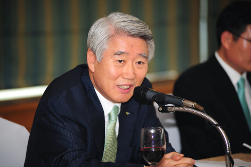 안택수 신용보증기금 (이사장) / 신보 안택수 이사장 기자간담회1 / 연임 안택수 신보 이사장 “중기 아직 어려워...보증 규모 확대하되 질적 강화”