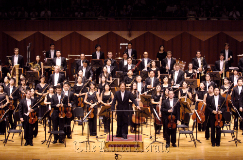 The Seoul Philharmonic Orchestra and conductor Chung Myung-whun. SPO